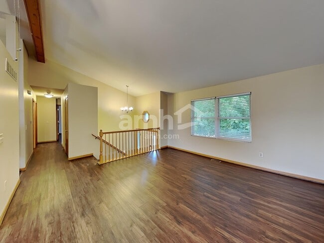 Foto del edificio - 204 Inverness Trl