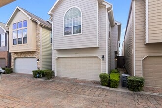 Building Photo - 2917 Clinton Dr
