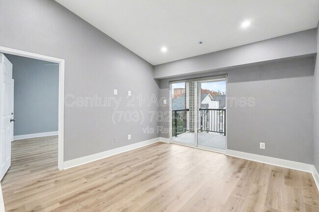 Foto del edificio - 3313 Wyndham Cir