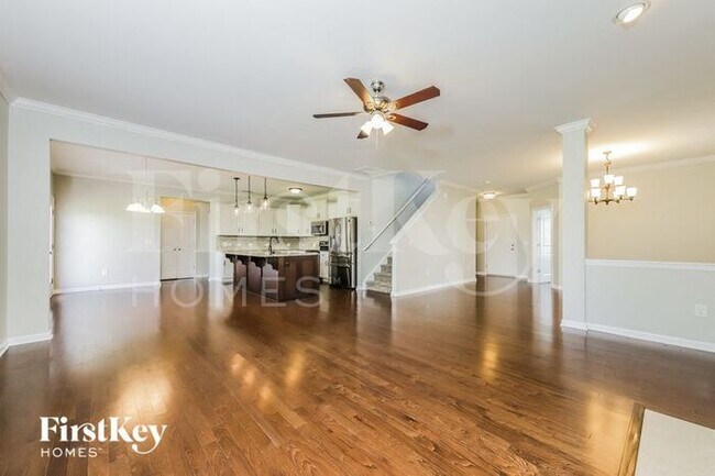 Building Photo - 1205 Quail Heights Dr