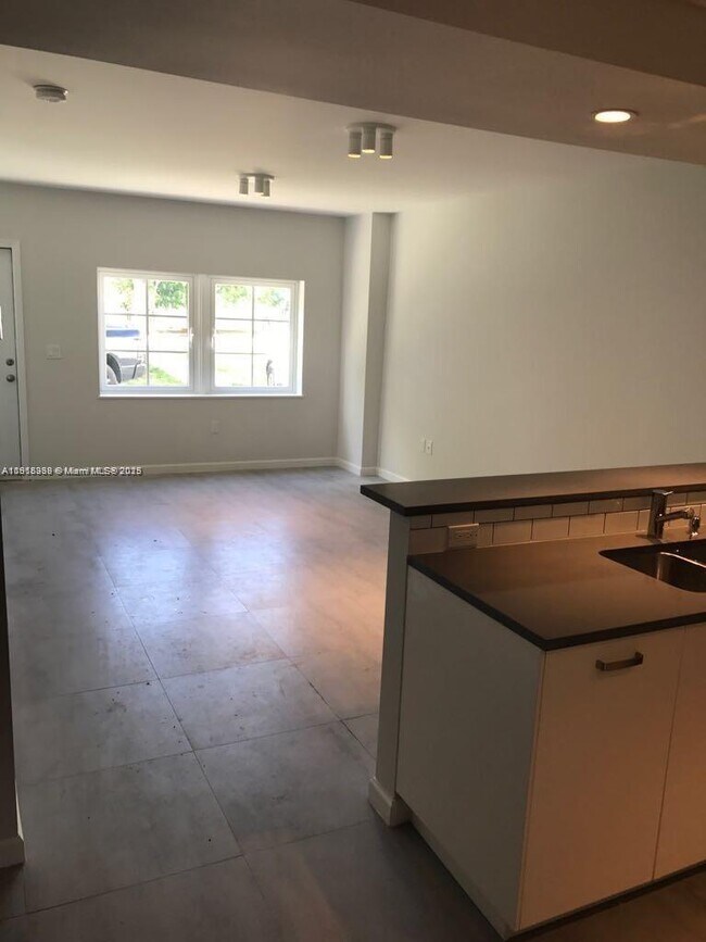 Foto del edificio - 3069 SW 7th St