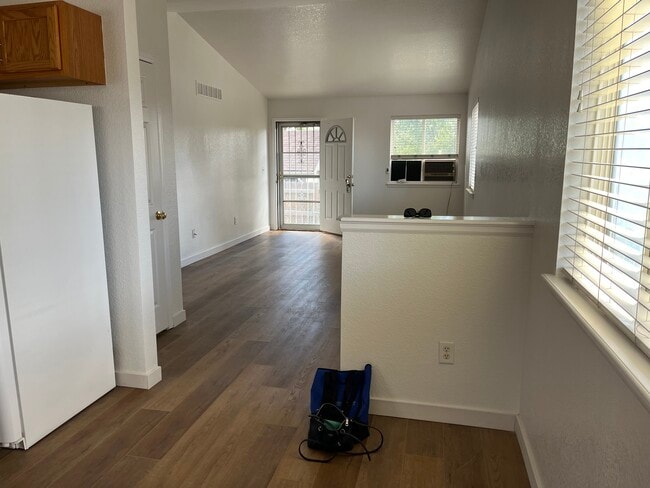 Foto del edificio - 3249 N Madison St