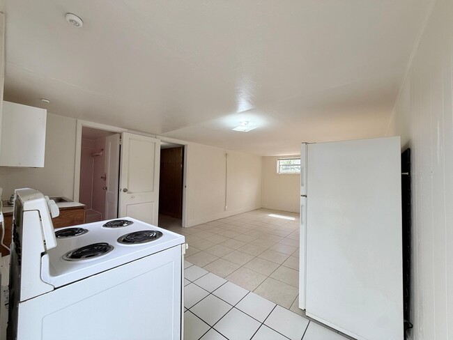 Building Photo - 605 33rd St