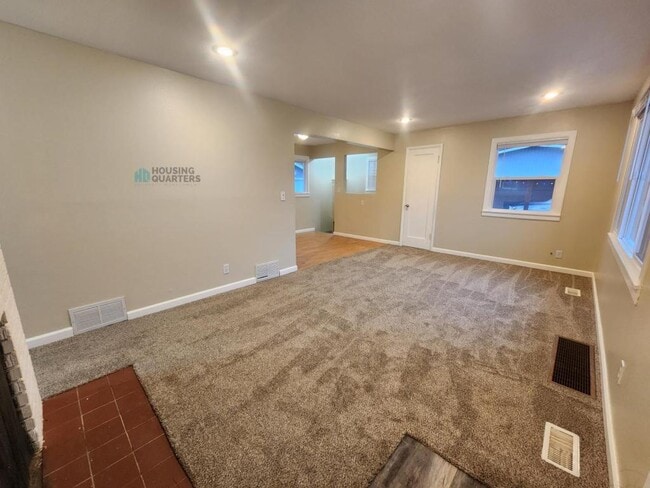 Building Photo - 1615 E Bismark Ave