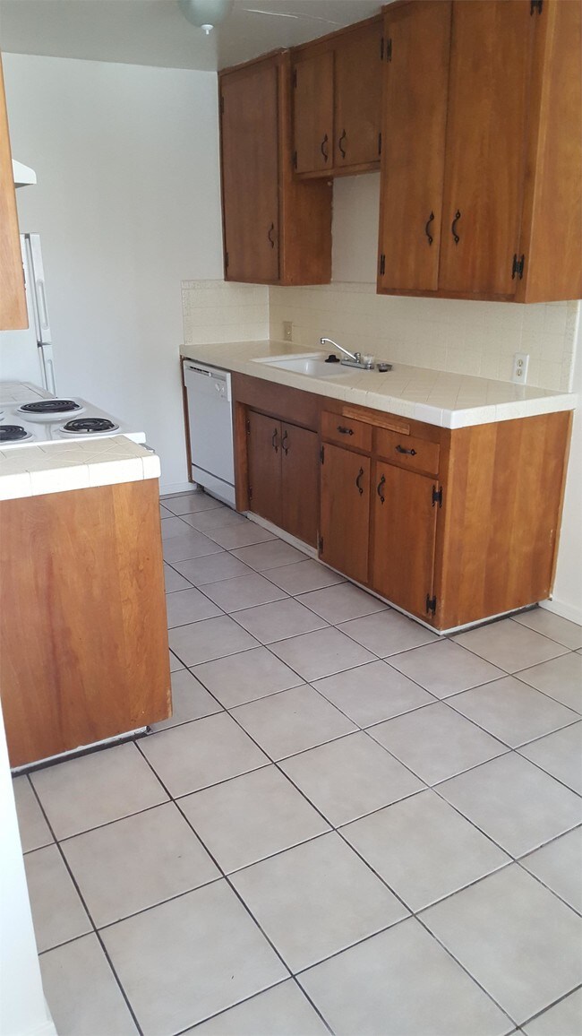 Building Photo - 2120 Park Way