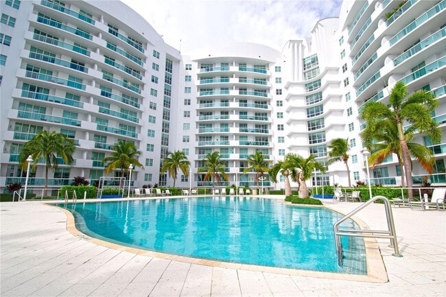 Building Photo - 7900 Harbor Island Dr