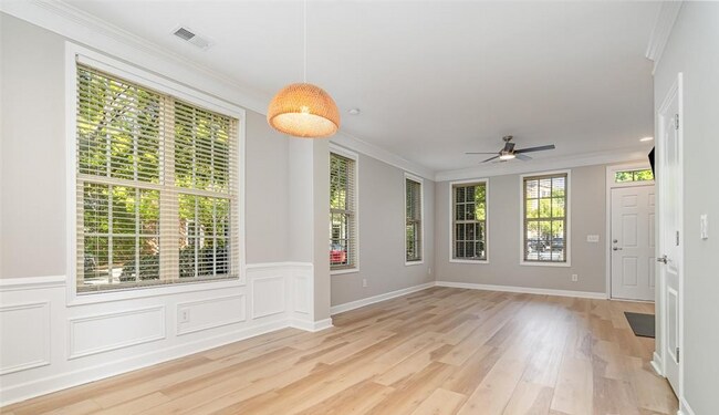 Foto del edificio - Beautiful townhome in Ballantyne