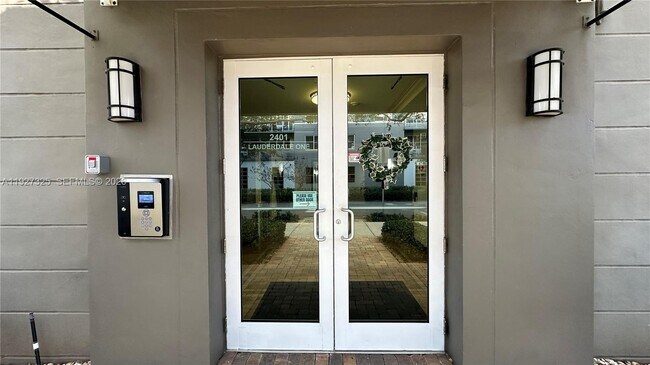 Foto del edificio - 2401 NE 65th St