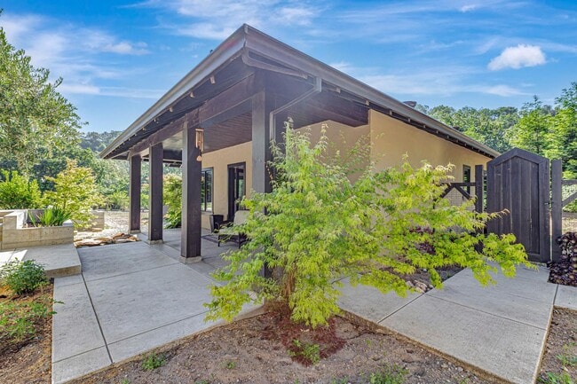 Foto del edificio - 7965 Whitehurst Rd