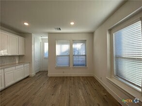 Building Photo - 1032 Easy Gruene