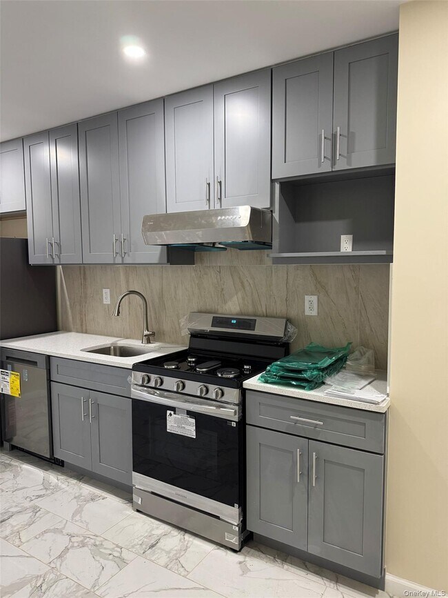Foto del edificio - 224-23 57th Ave.