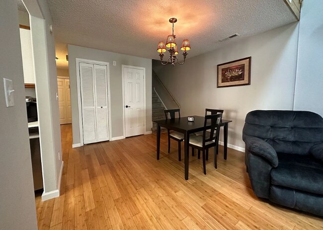 Foto del edificio - 5057 Gatehouse Way