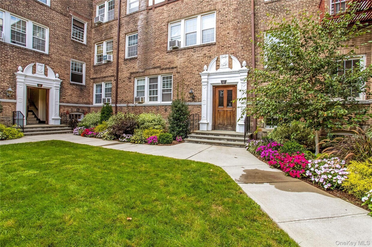 Foto principal - 87 N Broadway