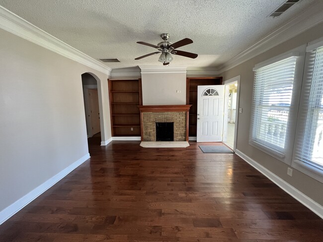Living Room - 621 Grady Pl SW
