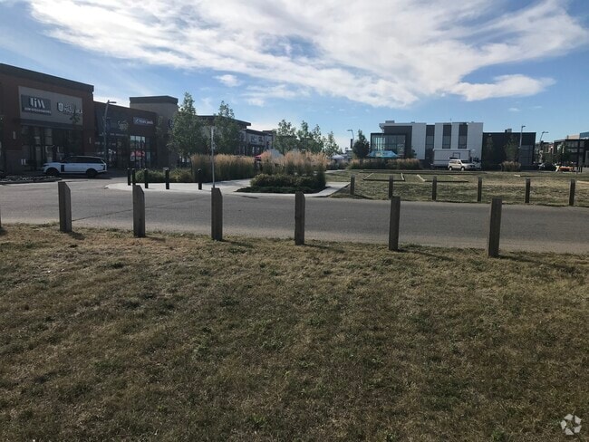 9/2022 Grassy Field - The Aspen at Currents on Windermere