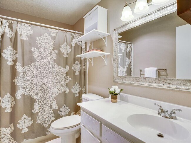 Building Photo - 3704 Bannockburn Dr