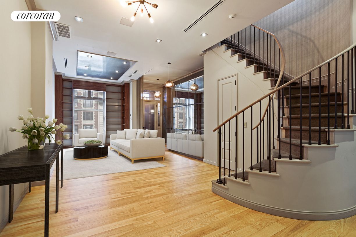 Primary Photo - 104 W 120th St