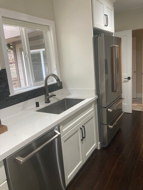 Foto del edificio - 1084 Brown Ave