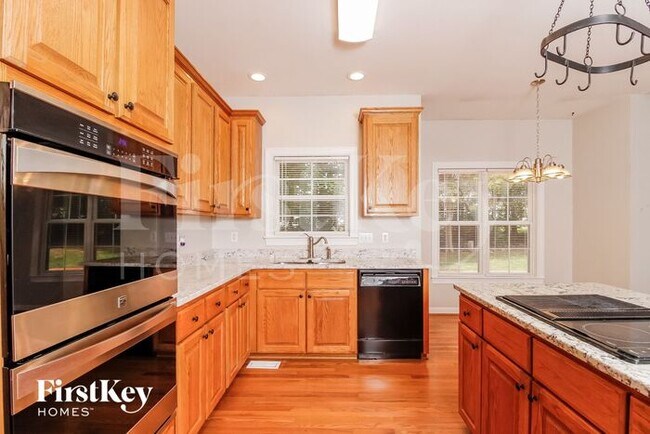 Building Photo - 5115 Hartridge Way