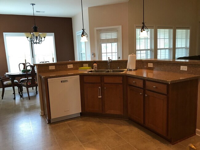 Foto del edificio - Beautiful ranch style home sitting on a qu...