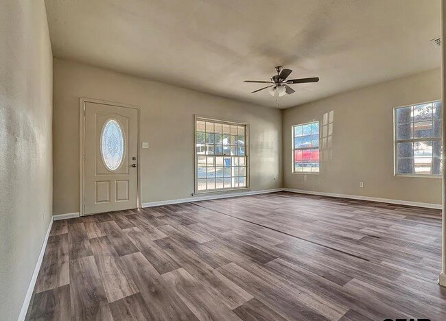 Foto del edificio - Cute 3 Bedroom 2 Bathroom Home!  Available Now