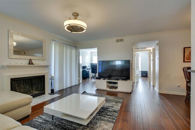Foto del edificio - 5300 Keller Springs Rd