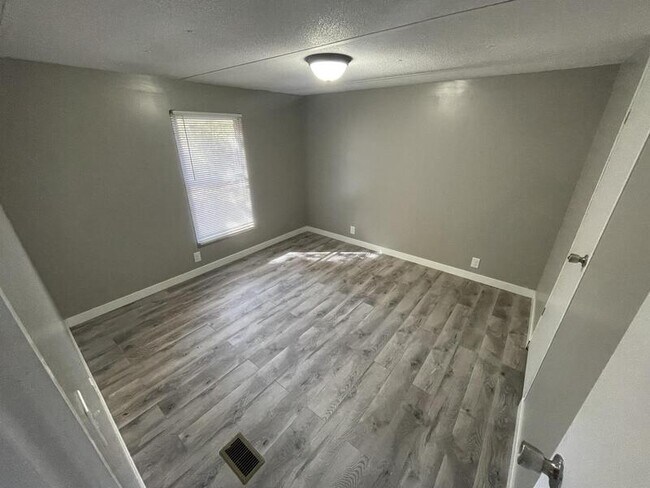 Foto del edificio - 939 King Rd