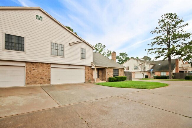 Building Photo - 7812 Theissetta Dr