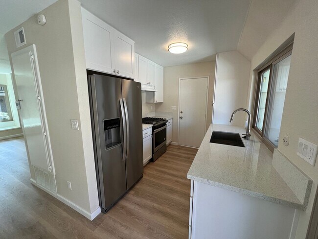 Foto del edificio - Gorgeous, Updated Todd Ranch Townhome