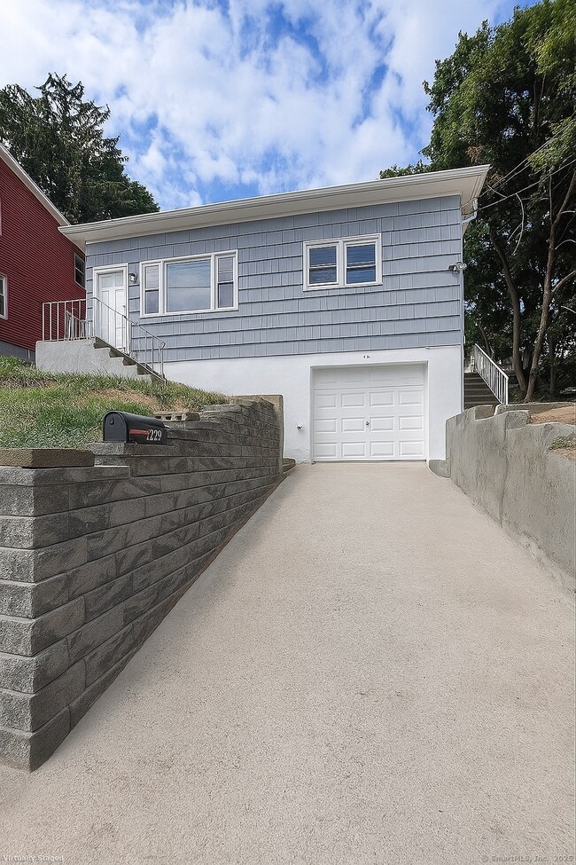 Building Photo - 132 Hillside Ave
