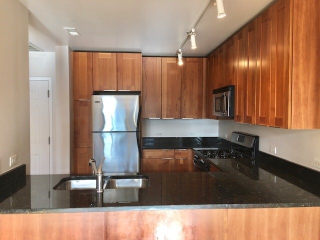 Building Photo - 657 W Fulton St