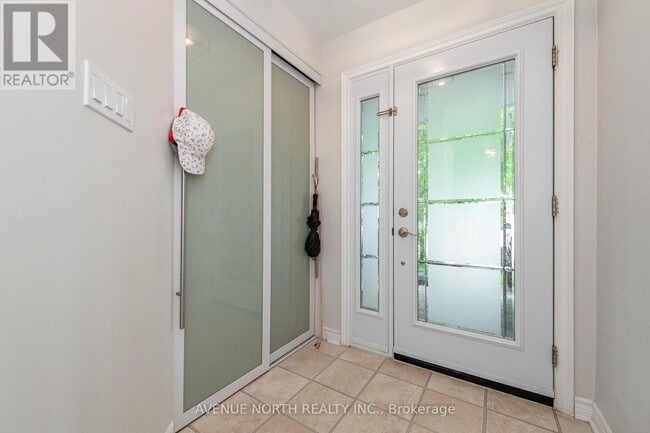 Building Photo - 98 Pickwick Dr