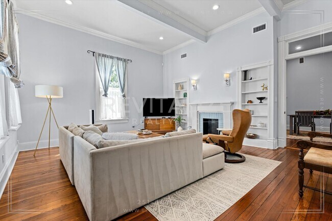 Foto del edificio - Beautiful Victorian Home in the Heart of S...