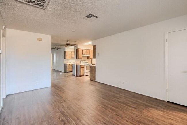 Building Photo - 93 N Cooper Rd
