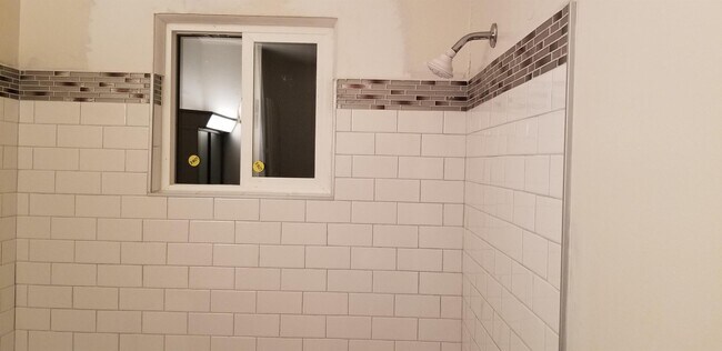 Building Photo - 376 Hudson Ave