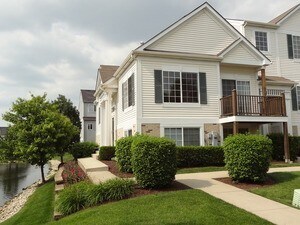 Primary Photo - Beautiful & Very Spacious End Unit 2 bedro...