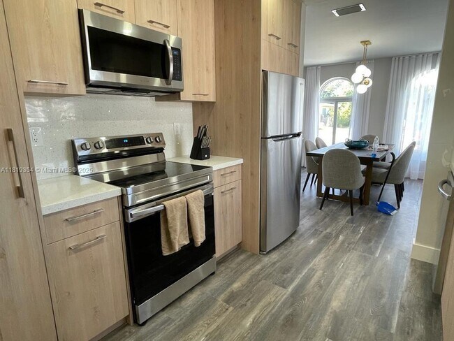 Foto del edificio - 2968 SW 23rd Ter