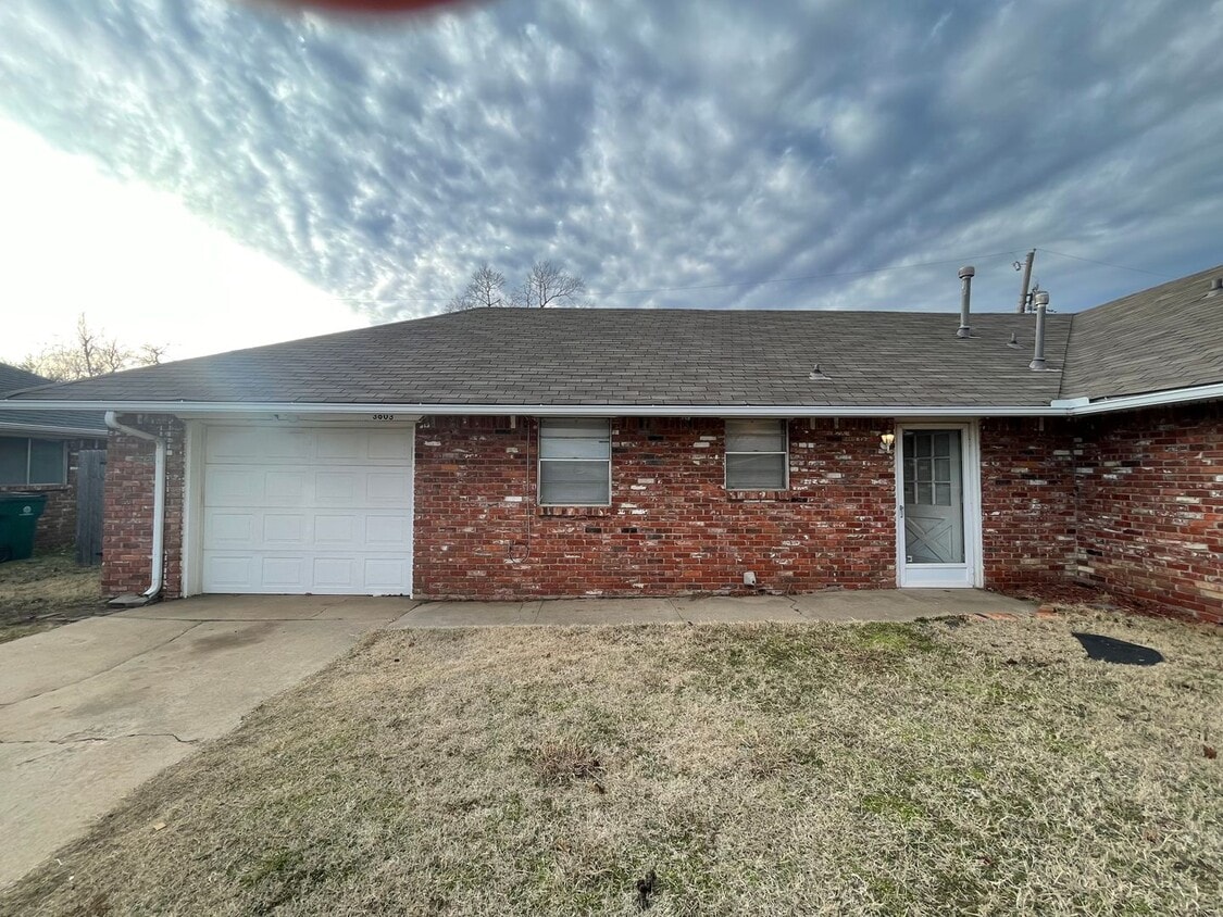 Foto principal - 2 Bed Duplex OKC