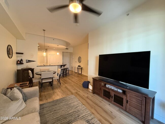 Building Photo - 945 E Playa Del Norte Dr