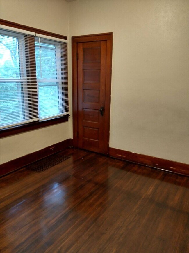 Foto del edificio - 1932 11th Avenue B