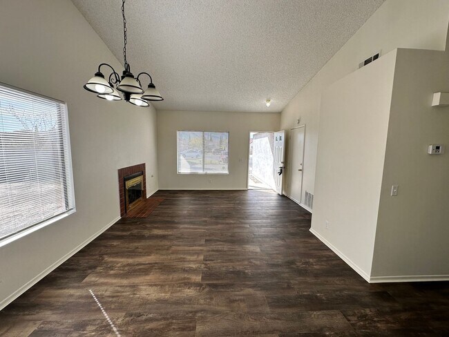 Foto del edificio - Cute 2-Bedroom Home for Rent with Large Backyard and in a cul-de-sac!