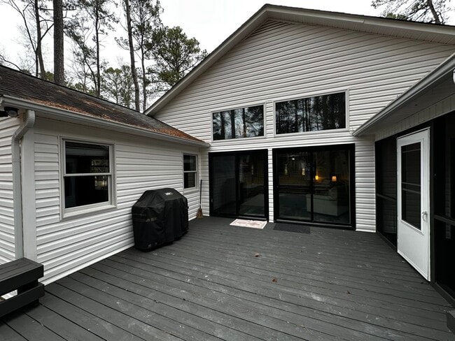 Building Photo - 440 Lobelia Dr