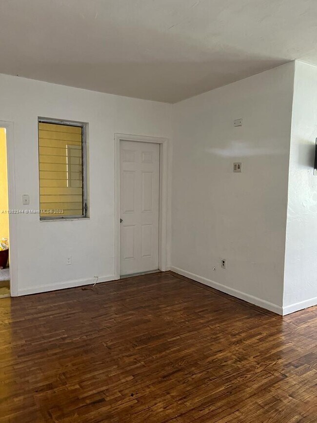 17051 NE 23rd Ave Unit 2E, North Miami Beach, FL 33160 Room for Rent