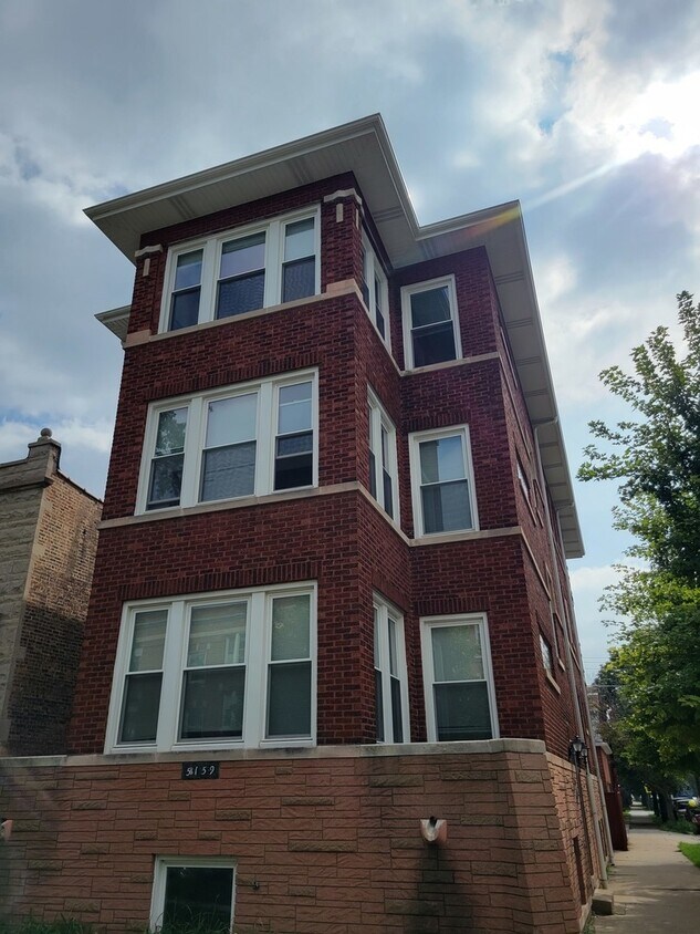 5159 W Cullom Ave, Chicago, IL 60641 House Rental in Chicago, IL