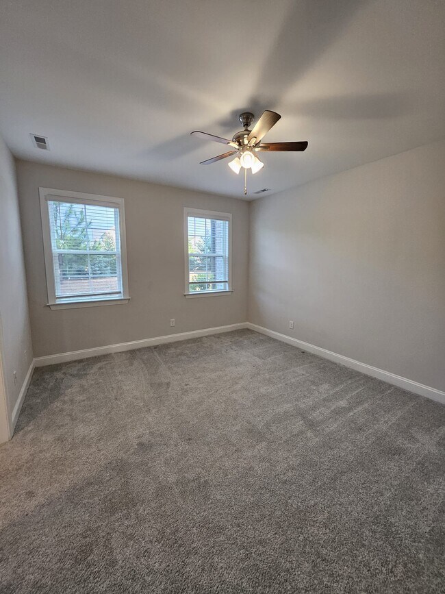 Building Photo - 720 Umber Dr