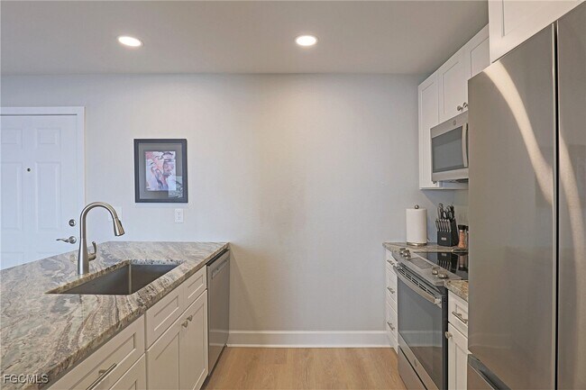 Foto del edificio - 2885 Palm Beach Blvd