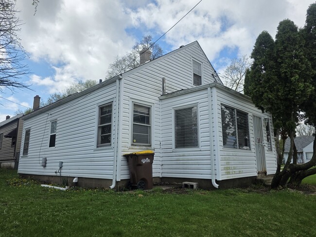 Foto del edificio - 427 N Henrietta Ave