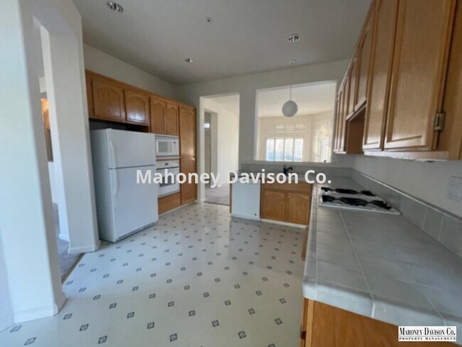 Foto del edificio - 3 bdrm/2 bath, 1870 sqft, blt. in 1998, be...