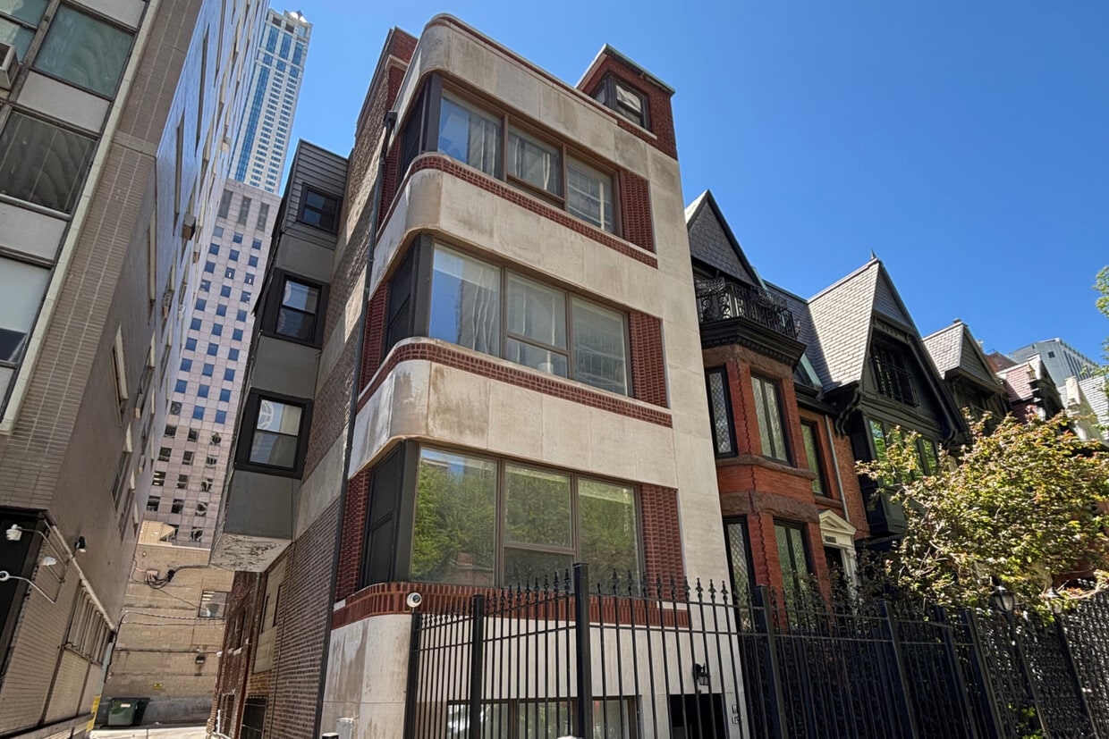 Primary Photo - 117 E Bellevue Pl