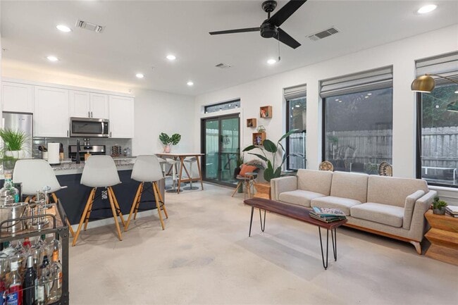 Building Photo - 6409 Berkman Dr